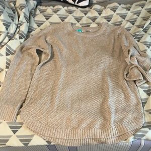 Lightweight scoop bottom sweater NWT